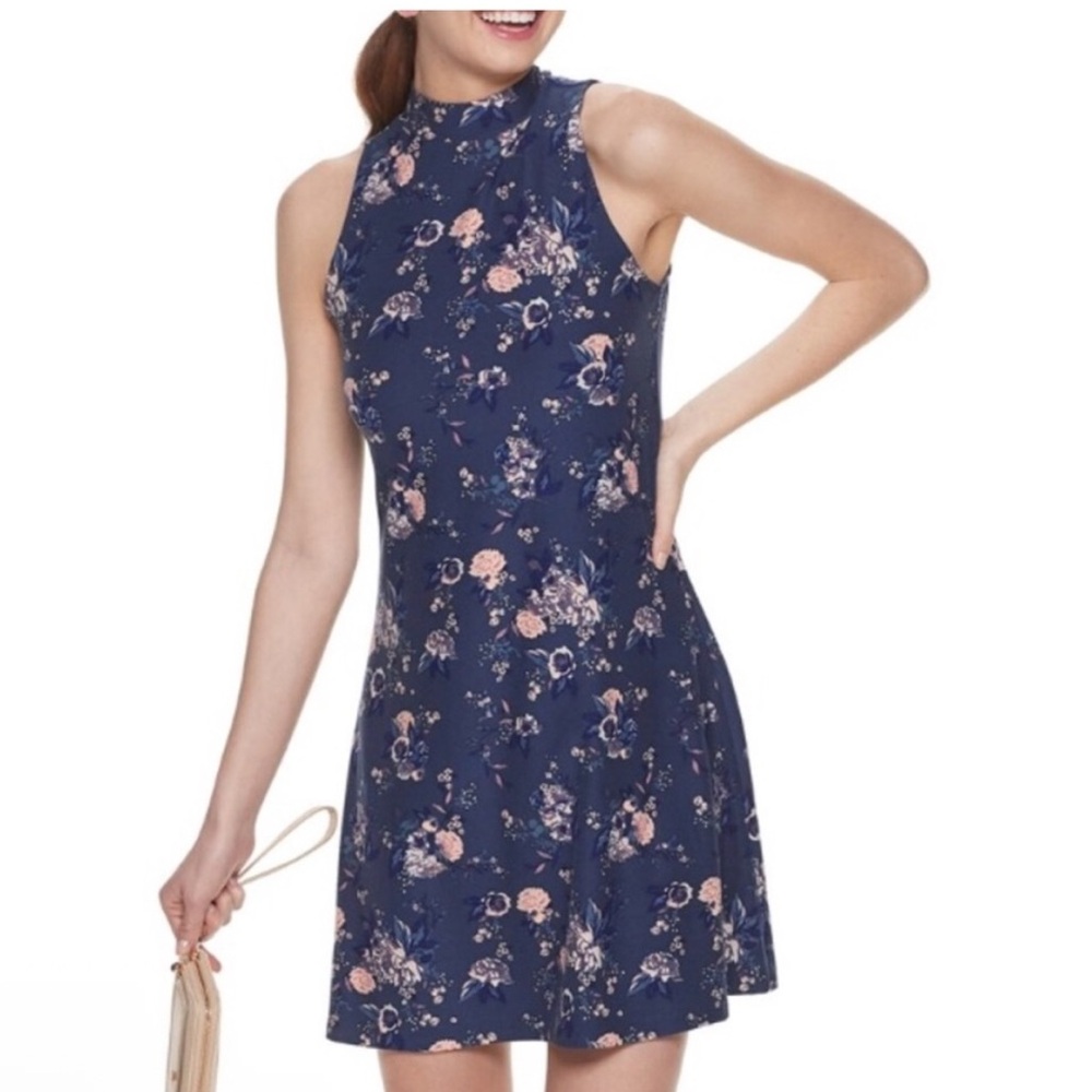 Mudd Mock Neck Dress Size: Medium